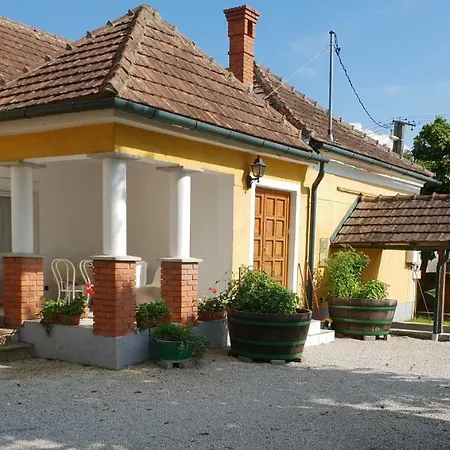 Kerka-voelgyi Vendeghaz Guest house *